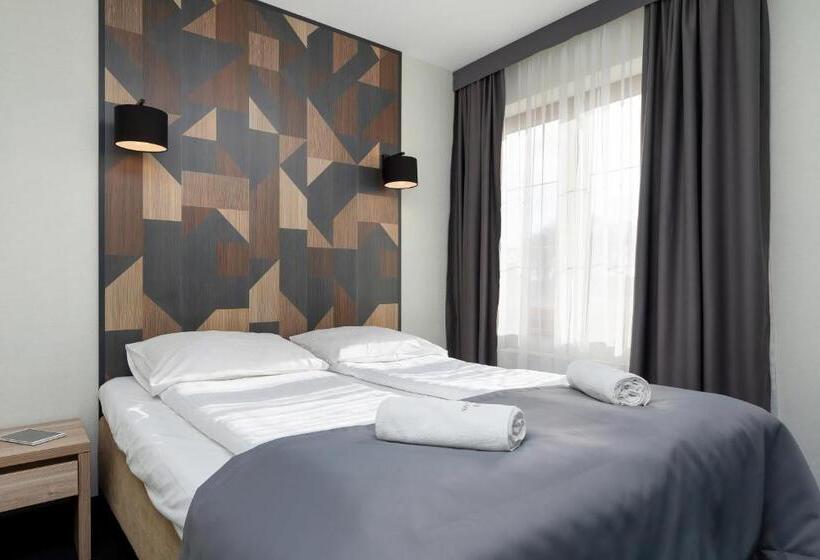 标准三人间, Nawigator Spa