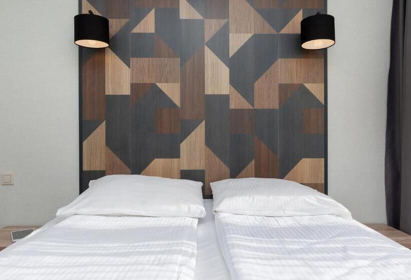 标准三人间, Nawigator Spa