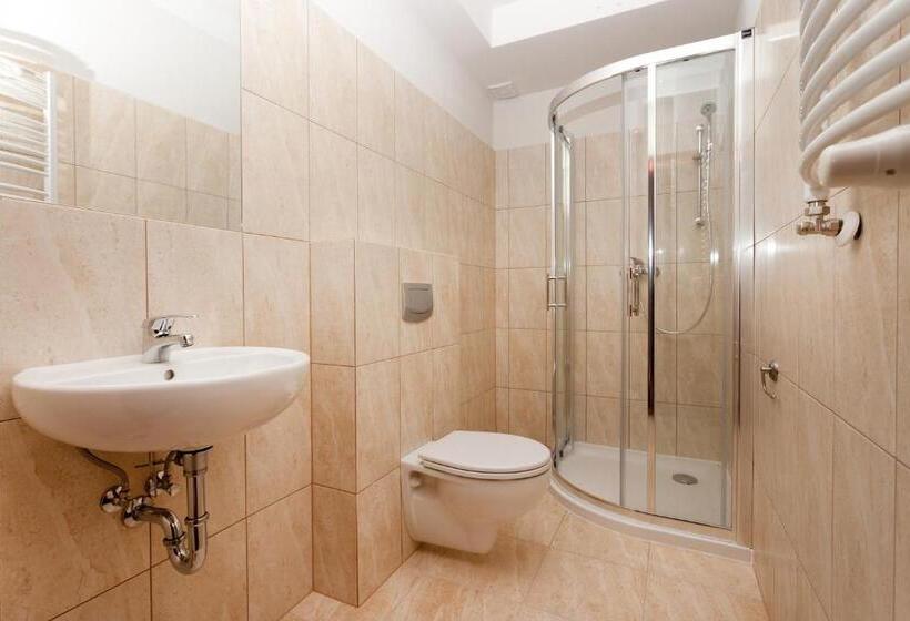 标准三人间, Nawigator Spa