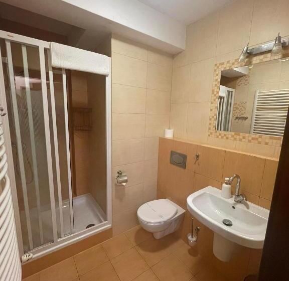 سوئیت با بالکن, Pensjonat Szach