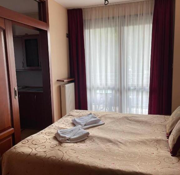 سوئیت با بالکن, Pensjonat Szach