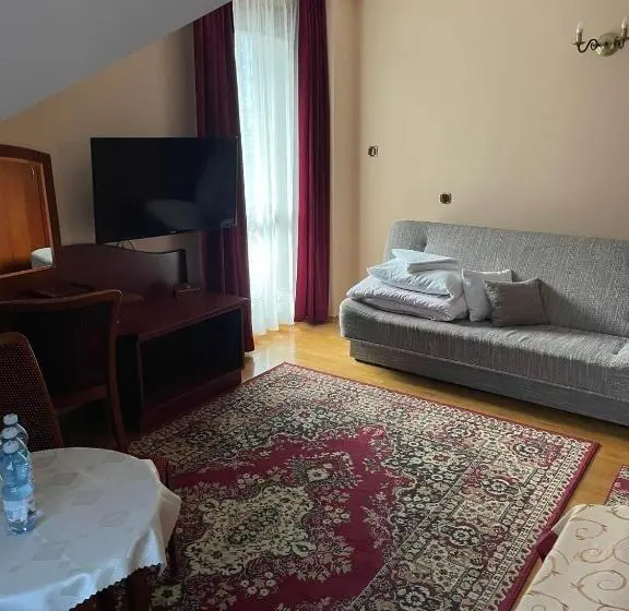 اتاق استاندارد سه تخته با بالکن, Pensjonat Szach