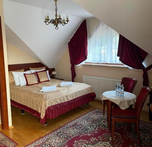 اتاق استاندارد سه تخته با بالکن, Pensjonat Szach