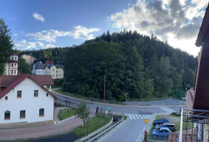 Четырехместный Номер Стандарт с Балконом, Pensjonat Szach