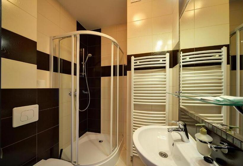 דירת חדר, Willa Petrus