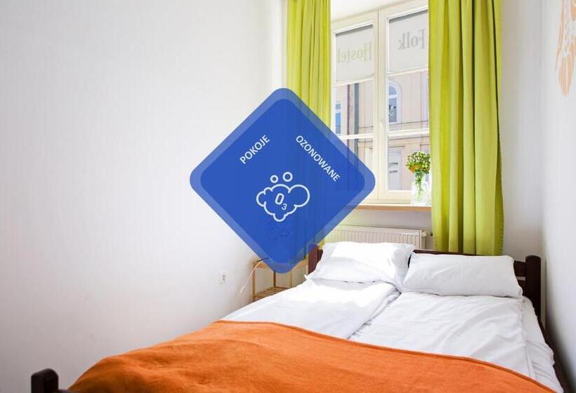 اتاق استاندارد با سرویس بهداشتی مشترک, Folk Hostel