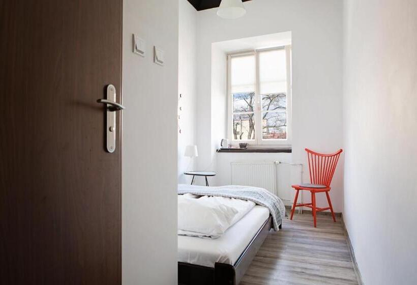 اتاق استاندارد, Folk Hostel