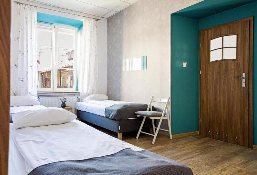 اتاق لوکس سه تخته, Folk Hostel