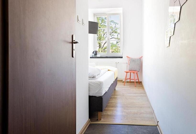 اتاق استاندارد, Folk Hostel