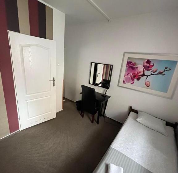 اتاق استاندارد یک نفره, Hostel Coco