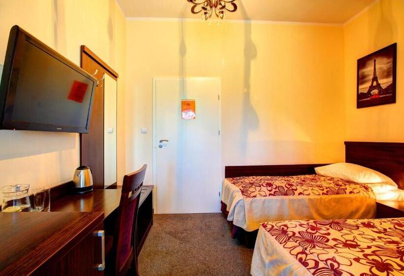 اتاق پریمیوم سه تخته, Hostel Evotel