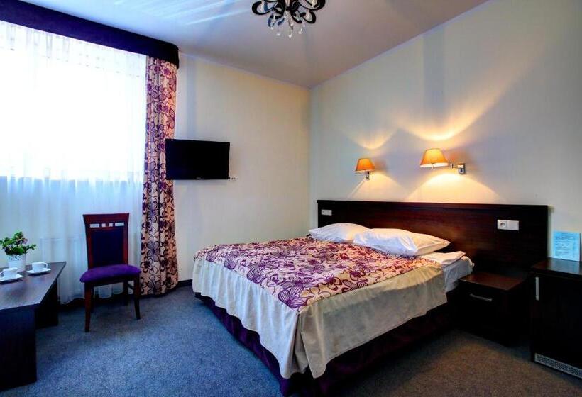 اتاق پریمیوم سه تخته, Hostel Evotel