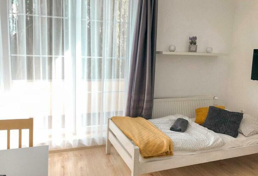 اتاق استاندارد یک تخته با سرویس بهداشتی مشترک, Hostel Przed świtem