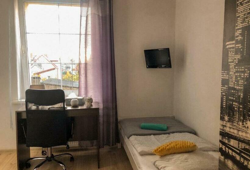 اتاق استاندارد یک تخته با سرویس بهداشتی مشترک, Hostel Przed świtem