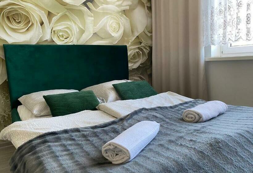 Номер Стандарт, Hostel Przed świtem