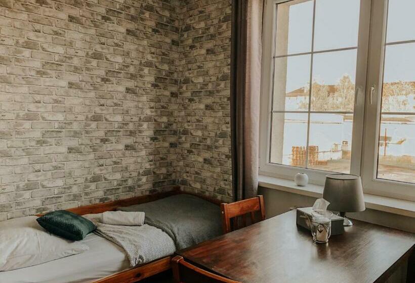 اتاق استاندارد سه نفره, Hostel Przed świtem
