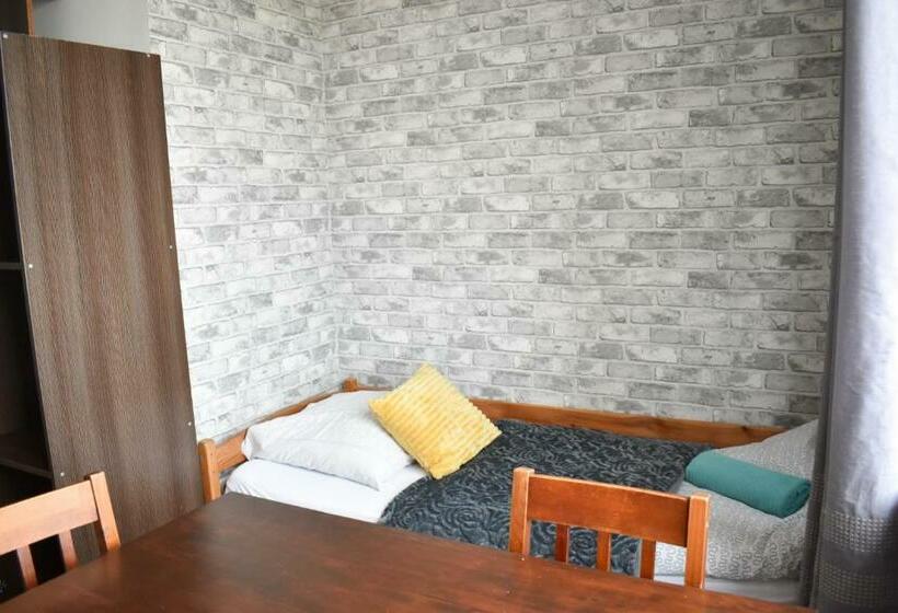 اتاق استاندارد سه نفره, Hostel Przed świtem