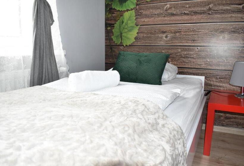 آپارتمان 1 خوابه, Hostel Przed świtem