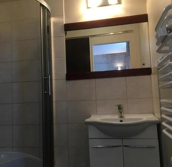 スタンダードスタジオ, Hostel Przed świtem