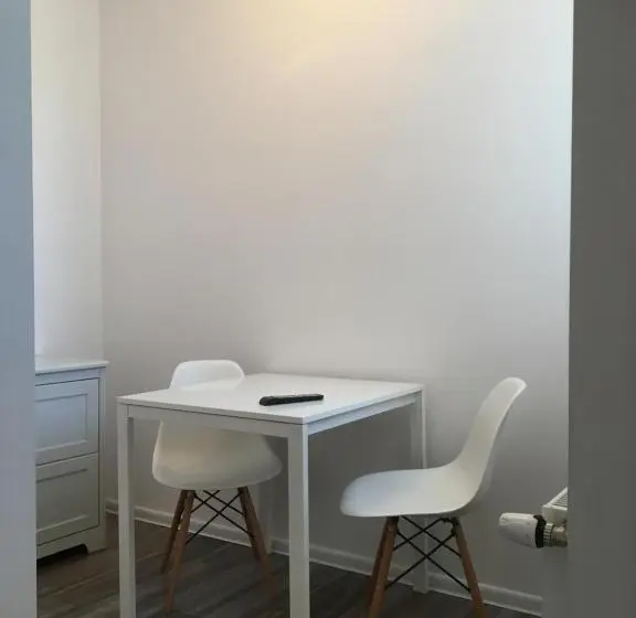 スタンダードスタジオ, Hostel Przed świtem