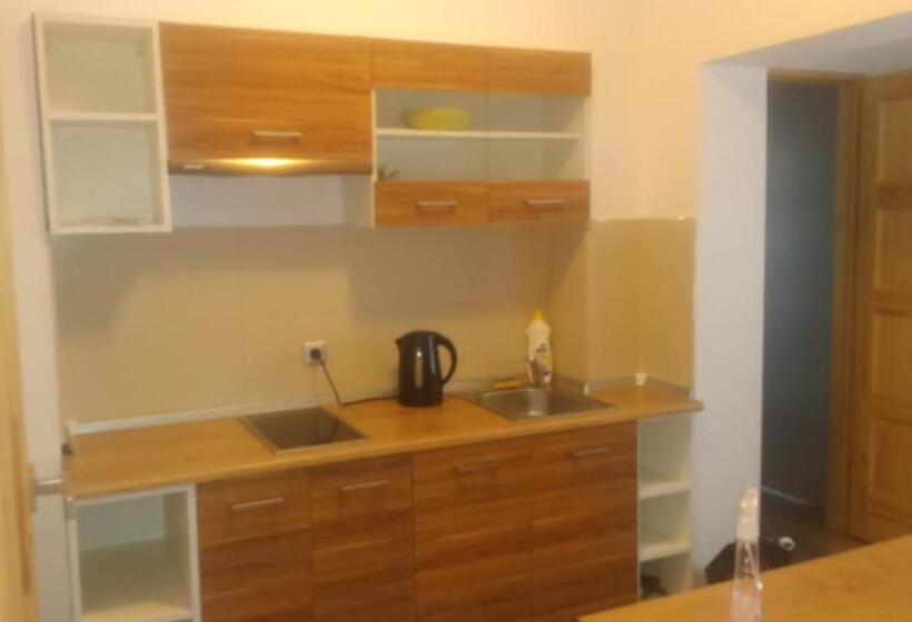 آپارتمان 2 خوابه, Hostel Przed świtem