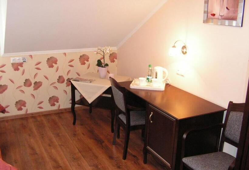 디럭스 룸, Dworek Jolanta