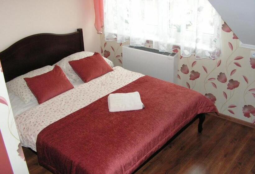 디럭스 룸, Dworek Jolanta