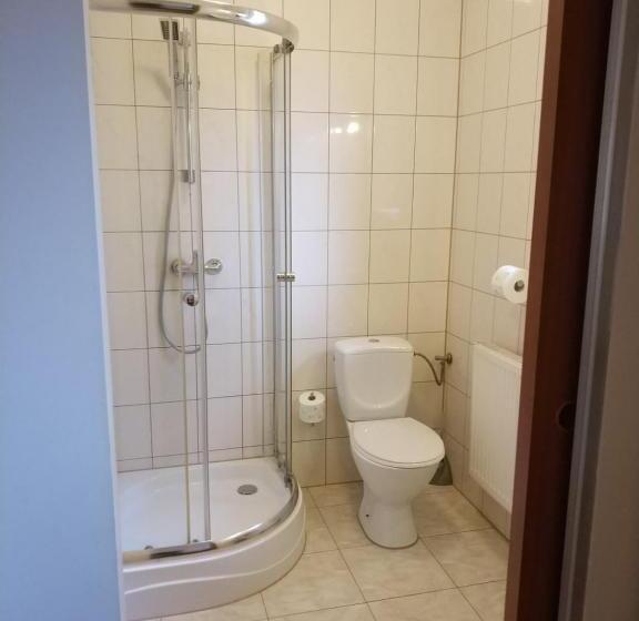 חדר בסיסי לשלושה, Górsko