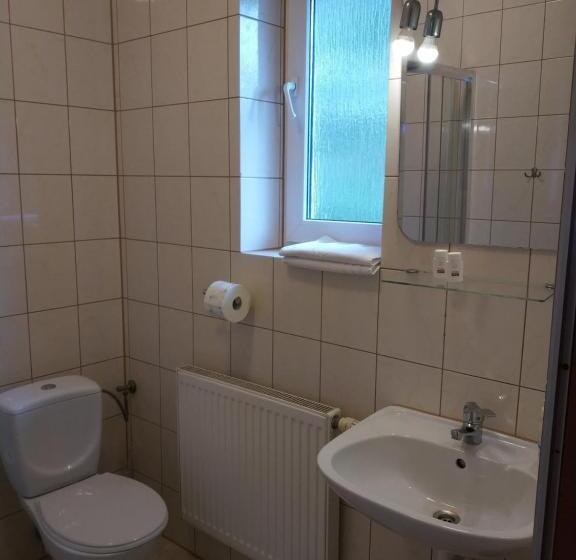 חדר בסיסי לשלושה, Górsko