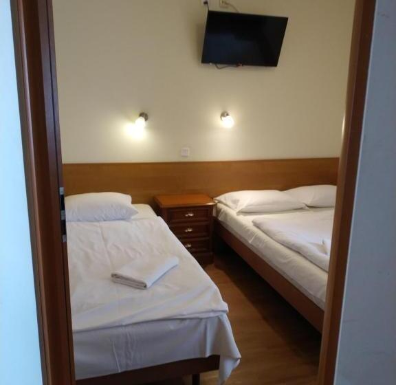 חדר בסיסי לשלושה, Górsko