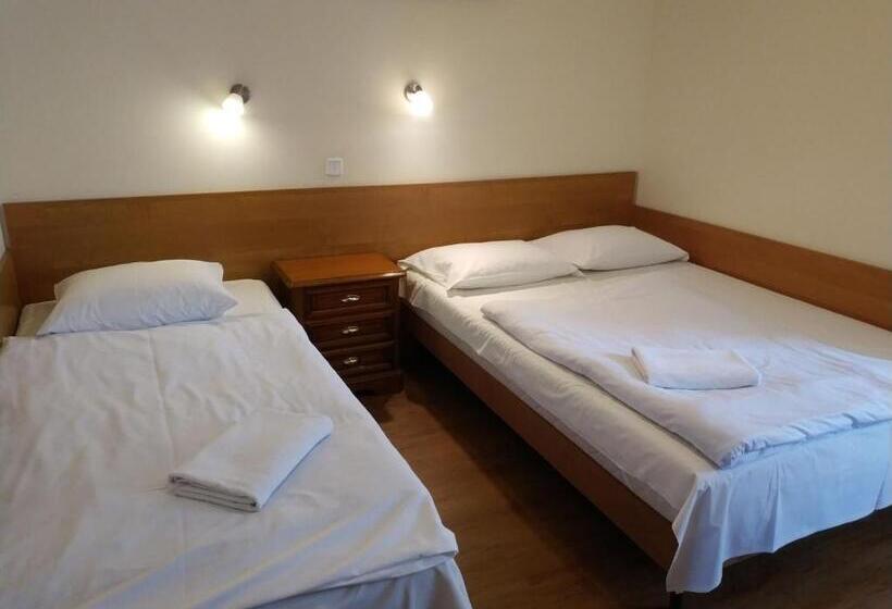 חדר בסיסי לשלושה, Górsko