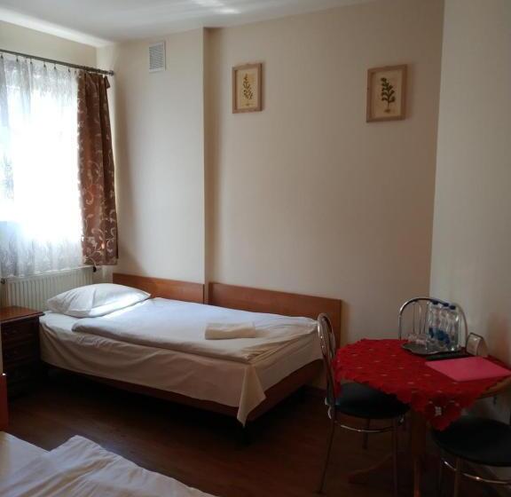 חדר בסיסי לשלושה, Górsko