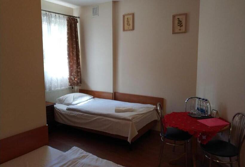 חדר בסיסי לשלושה, Górsko