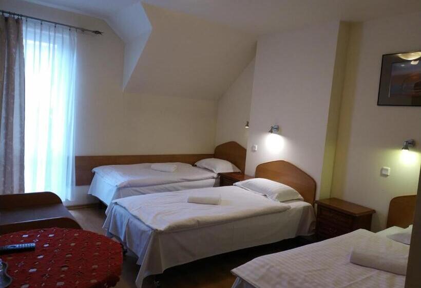 חדר סטנדרט לשלושה עם מרפסת, Górsko