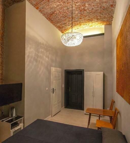 חדר סטנדרט, Moho L