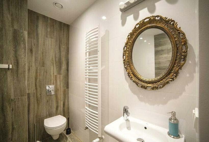 חדר סטנדרט, Moho L