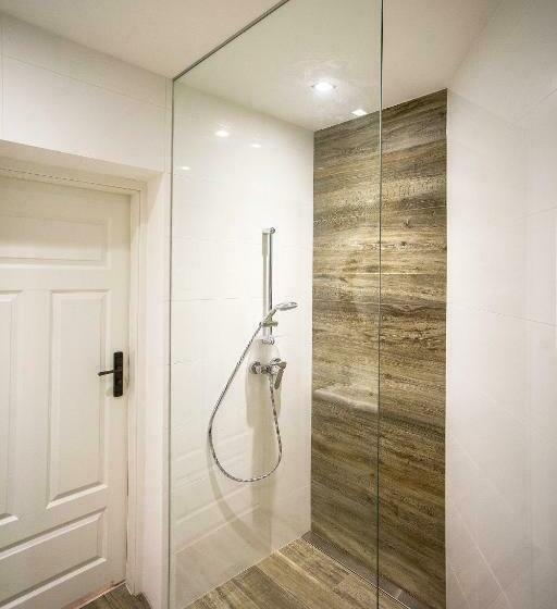 חדר סטנדרט, Moho L