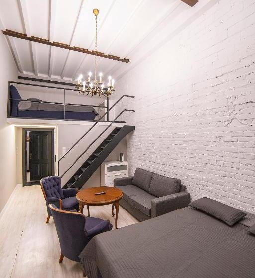 חדר משפחתי, Moho L