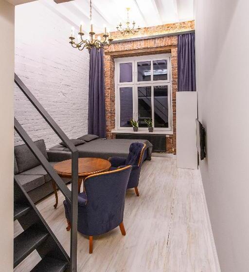 חדר משפחתי, Moho L