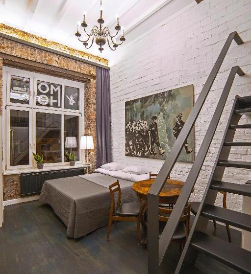 חדר סופריור לארבעה, Moho L