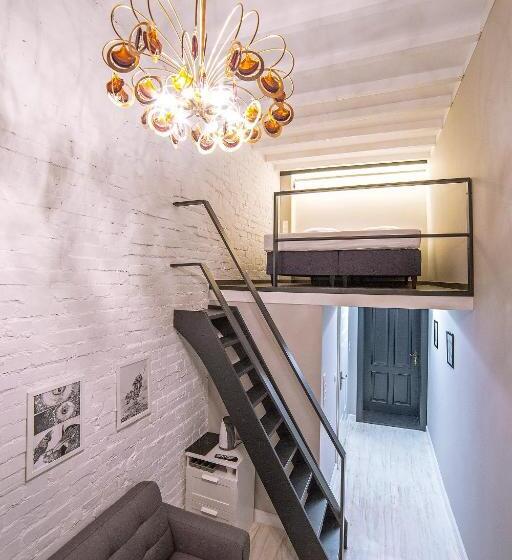 חדר סטנדרט, Moho L