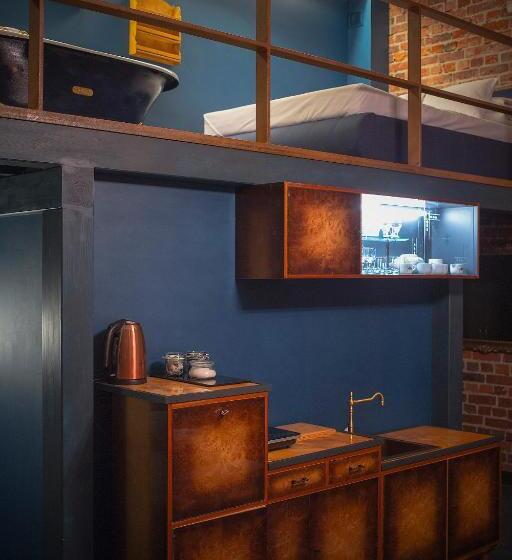 סוויטה משפחתית, Moho L