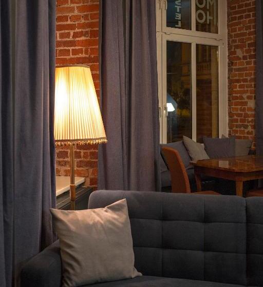 סוויטה משפחתית, Moho L