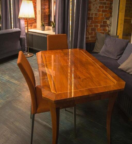 סוויטה משפחתית, Moho L