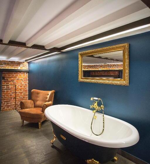 סוויטה משפחתית, Moho L