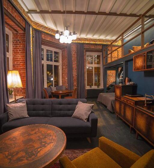 סוויטה משפחתית, Moho L