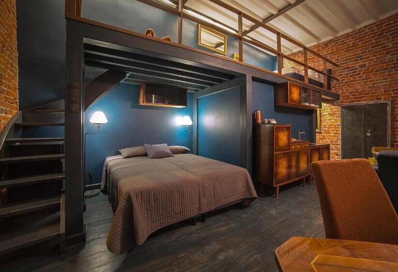 סוויטה משפחתית, Moho L