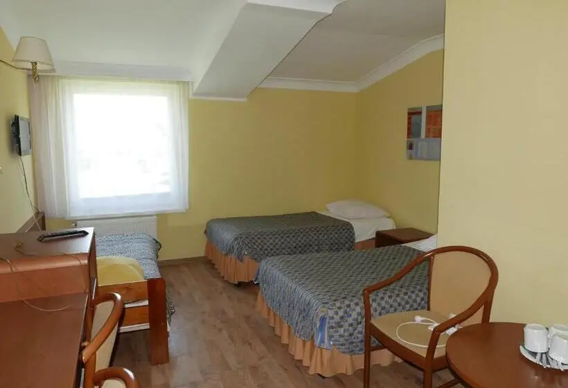 Standard Kolmen Hengen Huone, Reda