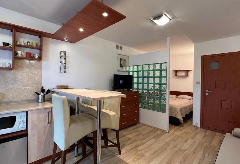 סטודיו משפחתי, Villa Gravaldi