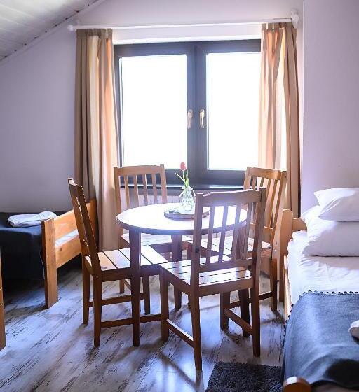 四人标准间, Willa Iga